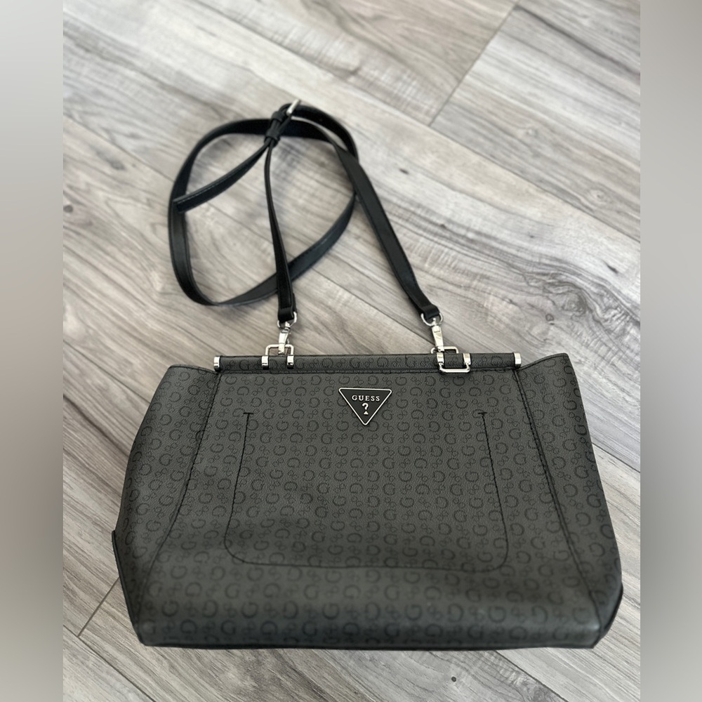 GUESS Black/grey Logo Print Crossbody / Shoulder Bag – Adjustable Strap